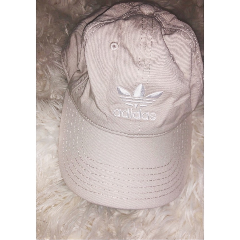 Adidas cream colored hat Like New